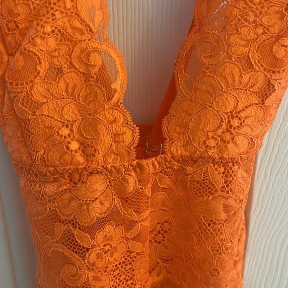 We are HAH 'Comin' in Haht' Orange Deep V Neck Lace Bodysuit NWT - Picture 3 of 11